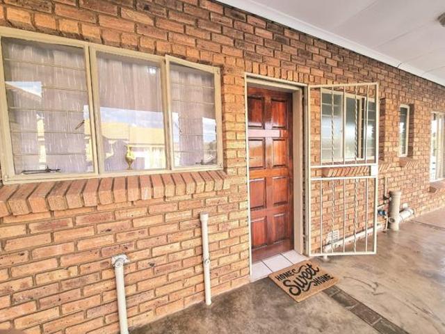Apartment for sale in West Rand Garden estates, Westonaria Local Municipality