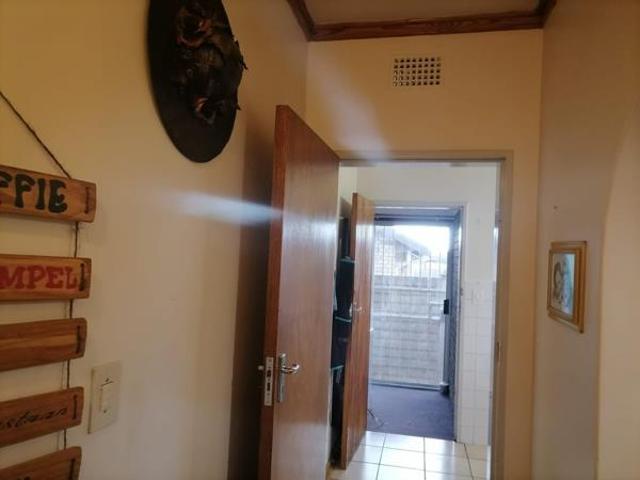 Apartment for sale in Dr Kenneth Kaunda, North West
