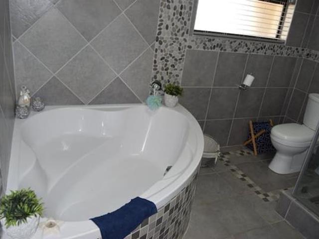 Apartment for rent in Seaview, Kwazulu-natal
