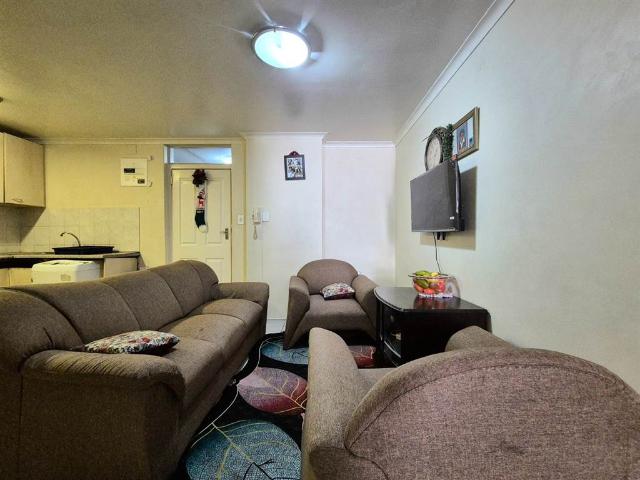 Flat for sale in Cape Town, Southern Suburbs