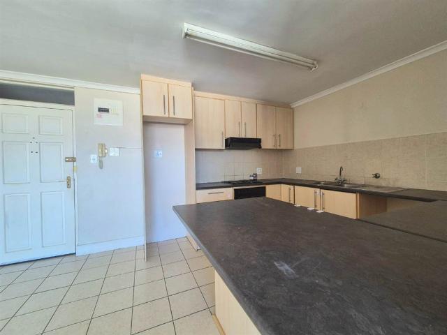 Flat for sale in Cape Town, Southern Suburbs