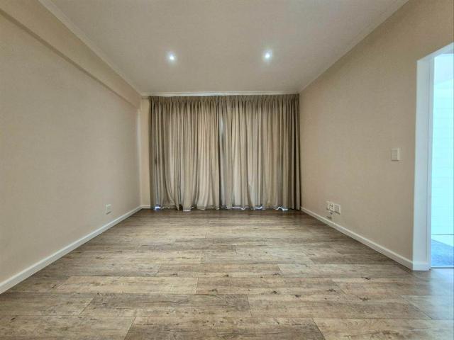 Flat for sale in Cape Town, Southern Suburbs