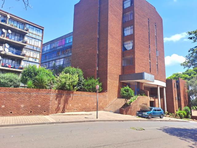 Apartment for sale in Vosloorus, Gauteng