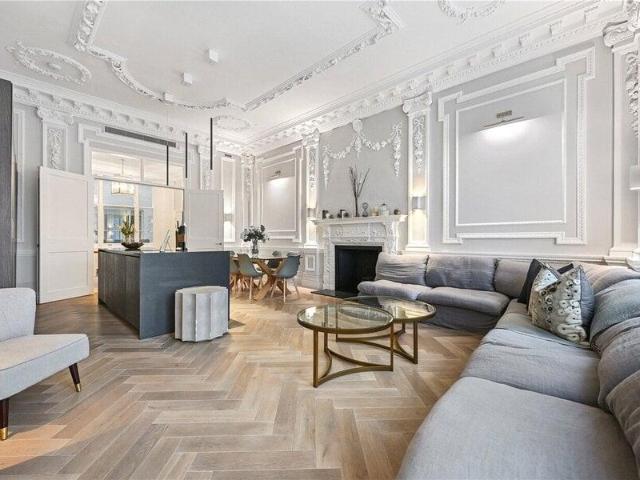 Apartment for sale in Inverness Terrace Gate, Greater London