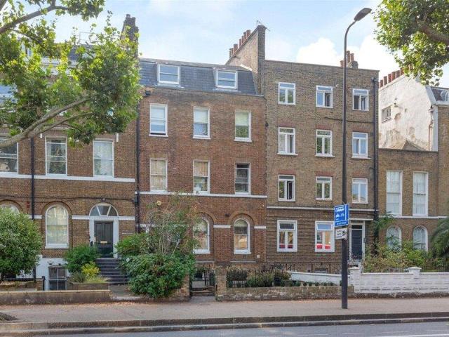 Apartment for sale in Cat Hill, England