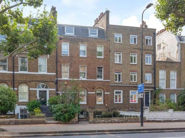 Apartment for sale in Cat Hill, England