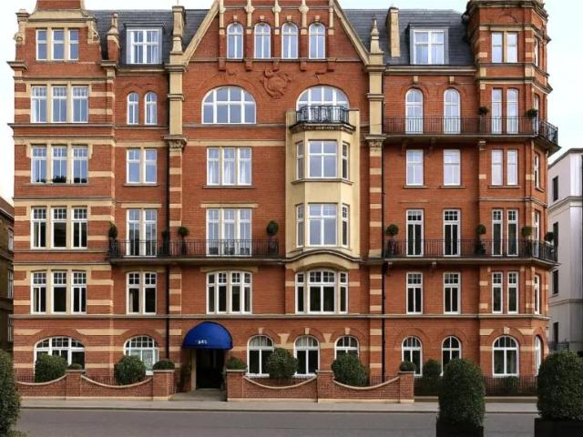 Apartment for sale in Kensington, Greater London
