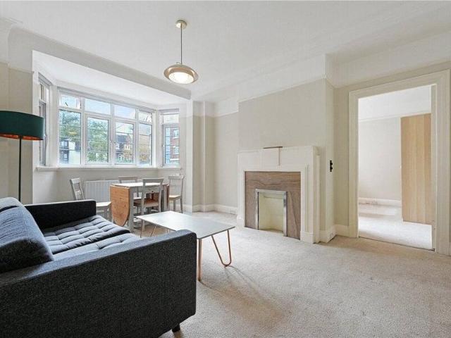 Apartment for sale in Royal Borough of Kensington and Chelsea, Greater London