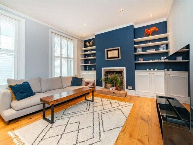 Apartment for sale in Cat Hill, England