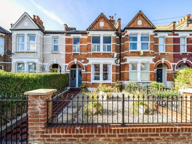 Apartment for sale in Cat Hill, England