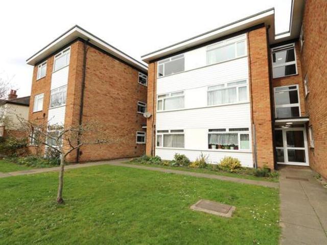 Apartment for sale in Kingston Upon Thames, New Malden
