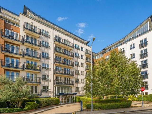 Apartment for sale in Norbiton, Greater London