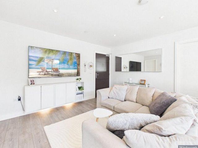 Apartment for sale in London Borough of Harrow, Greater London
