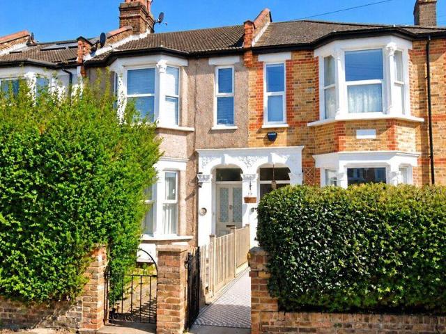 Apartment for rent in Cat Hill, England