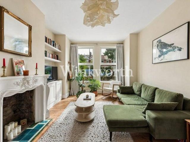 Apartment for sale in Cat Hill, England