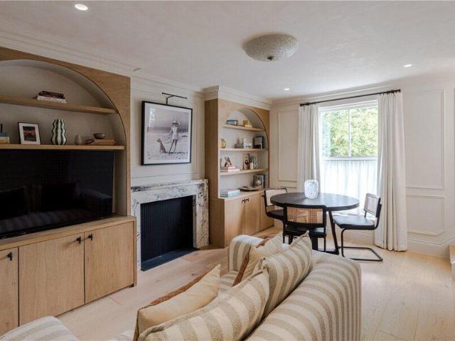 Apartment for sale in Cat Hill, England