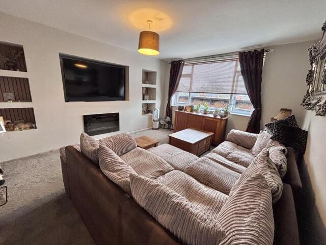 Apartment for sale in Whetstone, Pinfold
