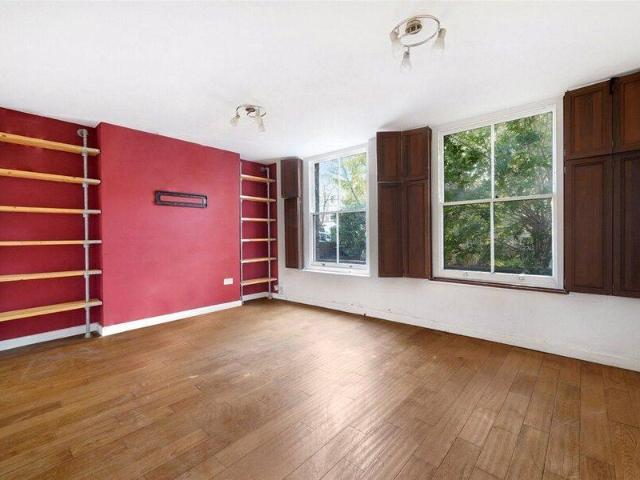 Apartment for sale in Cat Hill, England