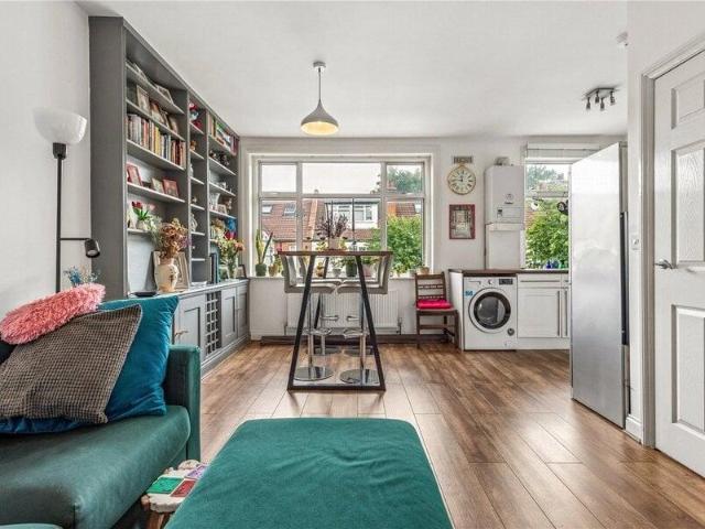 Apartment for sale in Cat Hill, England