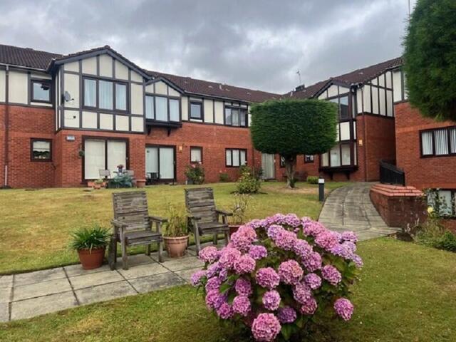 Apartment for sale in Woolton, Calderstones
