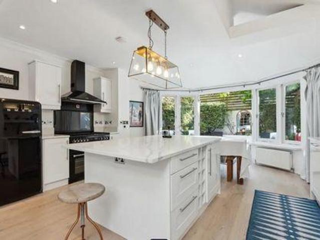 Apartment for sale in Fulham, Greater London
