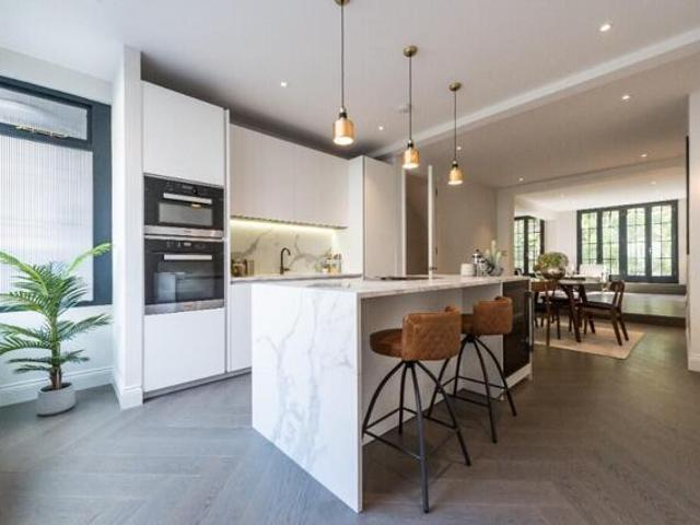 Apartment for sale in Paddington, Greater London