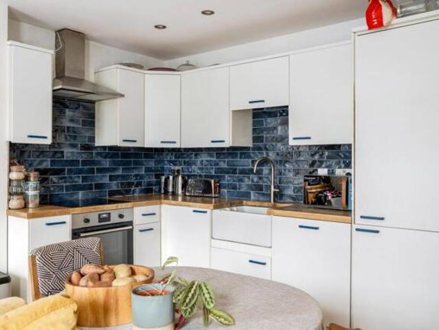 Apartment for sale in Shepherd's Bush, Greater London