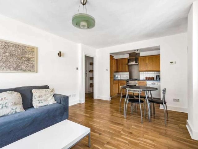 Apartment for rent in Lyons, Greater London