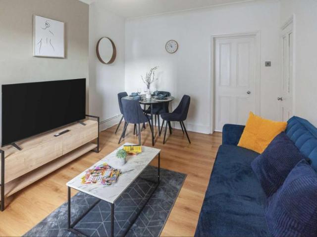 Apartment for rent in Lyons, Greater London
