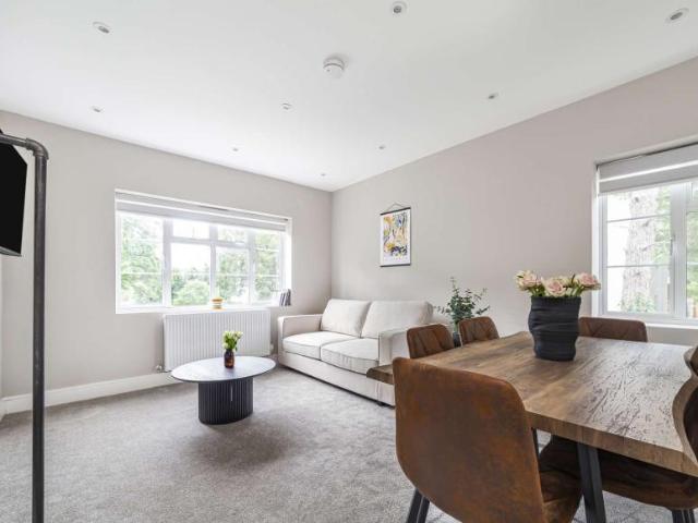 Apartment for rent in Lyons, Greater London