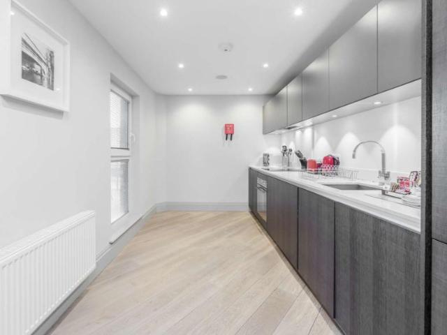 Apartment for rent in Lyons, Greater London