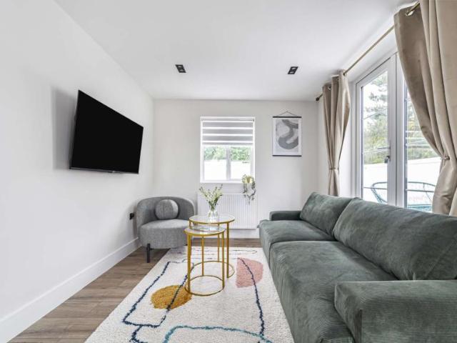 Apartment for rent in Lyons, Greater London
