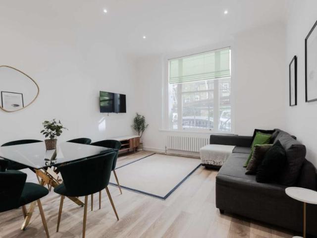Apartment for rent in Lyons, Greater London