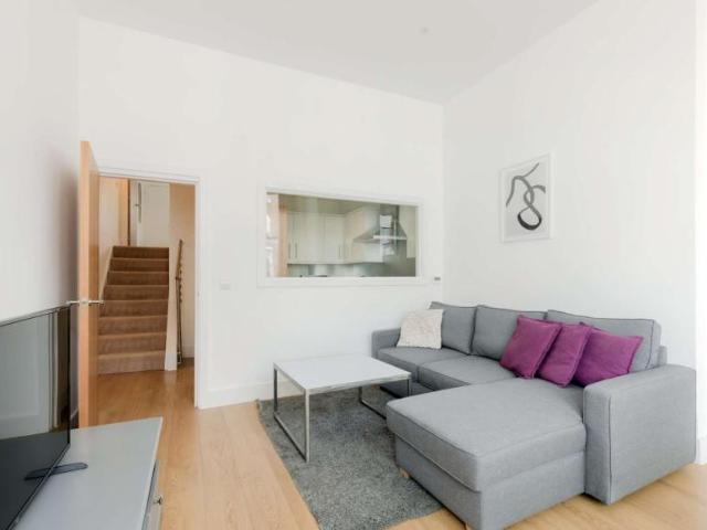 Apartment for rent in Lyons, Greater London