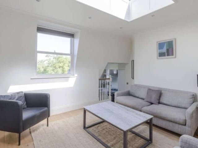 Apartment for rent in Lyons, Greater London