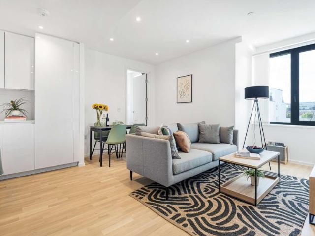 Apartment for rent in Lyons, Greater London