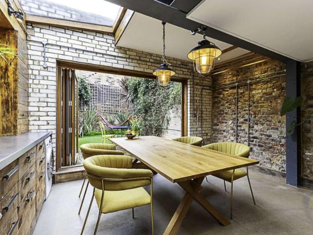 Apartment for rent in Lyons, Greater London