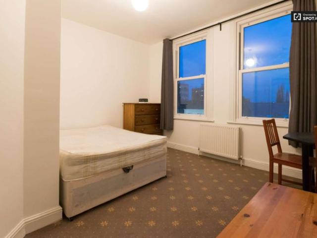 Apartment for rent in Lyons, Greater London