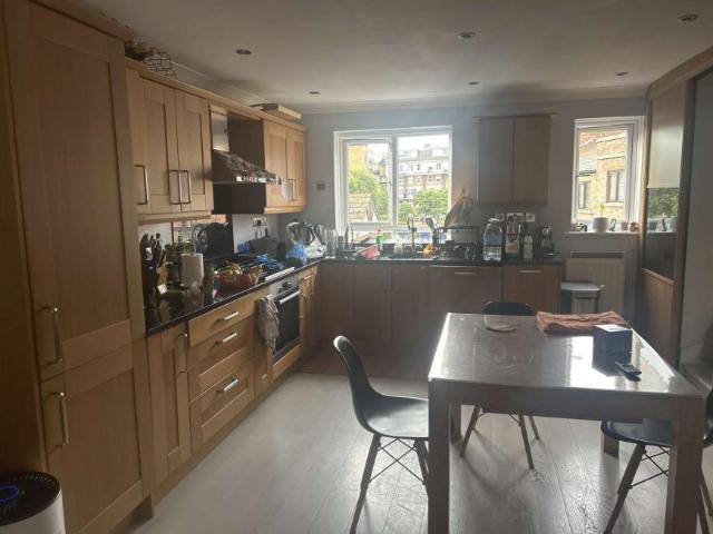 Apartment for rent in Lyons, Greater London