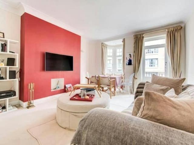 Apartment for rent in Brompton, Greater London