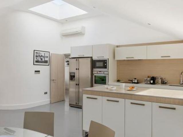 Apartment for rent in Earl's Court, Greater London