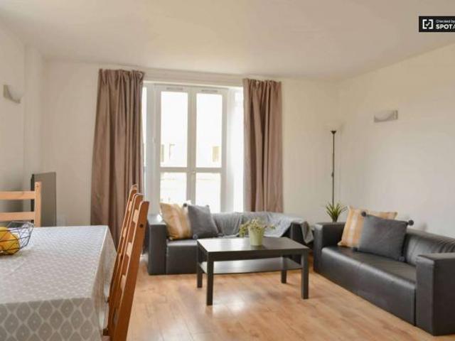 Apartment for rent in Lyons, Greater London