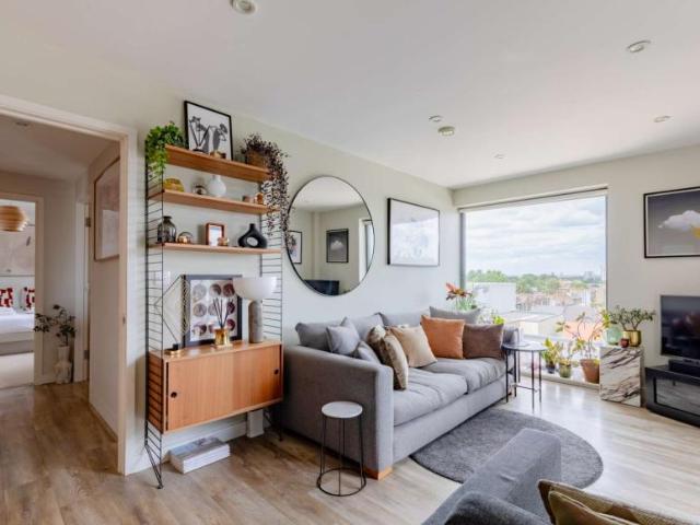 Apartment for rent in Lyons, Greater London