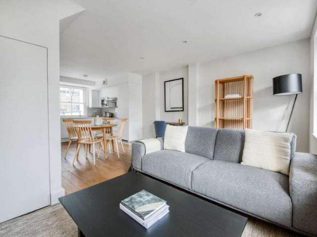 Apartment for rent in Lyons, Greater London