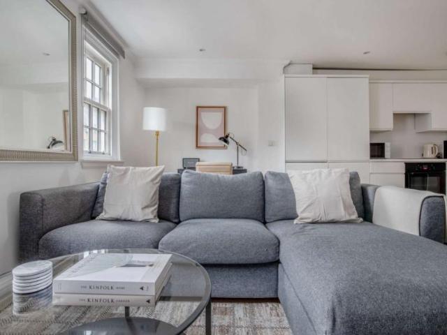 Apartment for rent in Lyons, Greater London