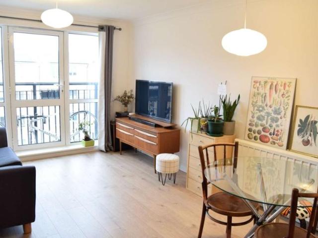 Apartment for rent in Lyons, Greater London