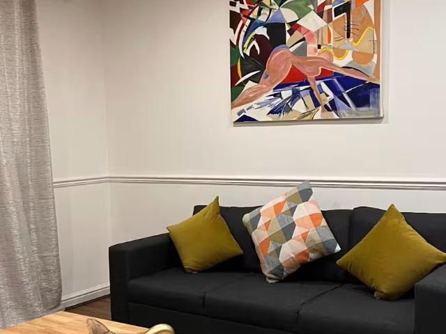 Apartment for rent in London Borough of Merton, Merton Park