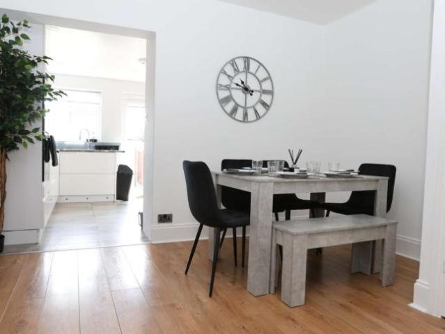 Apartment for rent in Lyons, Greater London