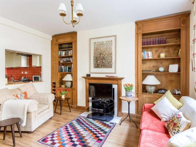Apartment for rent in Lyons, Greater London
