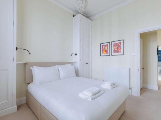 Apartment for rent in Lyons, Greater London